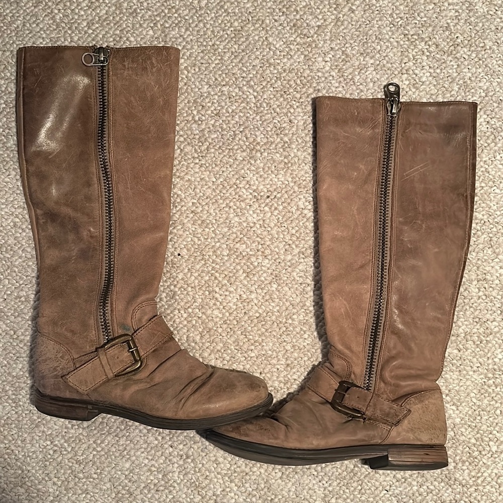 Beautiful Gray Leather Steve Madden Boots